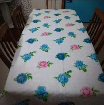 Rectangular Table Cover for Dining with a Flower Design (152*228cm)